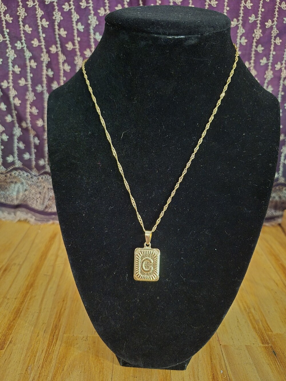 Gold Rectangular Initial 'C' Pendant Necklace